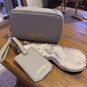 Moschino travel clutch / China airlines limited travel set